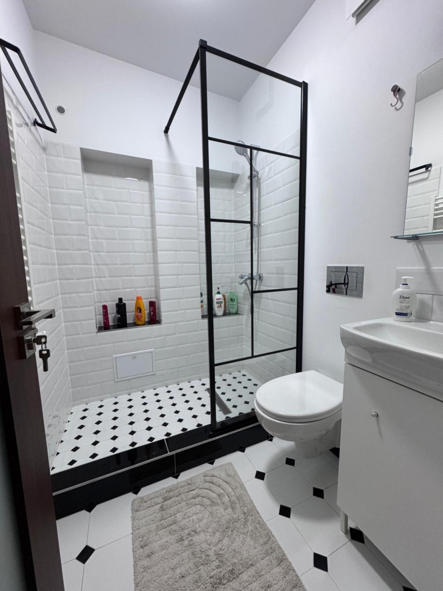 Central-Home Targu Jiu Ngoại thất bức ảnh